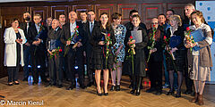 Grupowe zdjęcie laureatów artystycznej nagrody prezydent Olsztyna