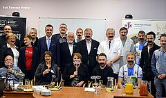 Grupowe zdjęcie uczestników inauguracyjnej konferencji akcji "Prosta(ta) sprawa"