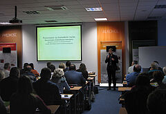 Sala wykładowa podczas szkolenia dla nauczycieli na temat poruszania się po wprowadzeniu tramwaju