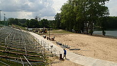 Budowa stadionu na Grand Slam. Pierwsze konstrukcje już stoją przy kąpielisku nr 3