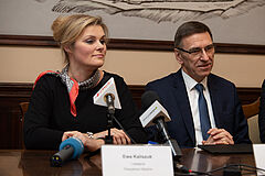 Konferencja - przy stole Ewa Kaliszuk i Piotr Grzymowicz
