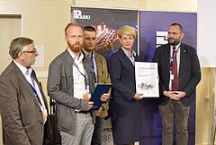 Prezydent Halina Zaborowska-Boruch i architeksci z dyplomem