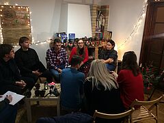 Uczestnicy konferencji przy stole