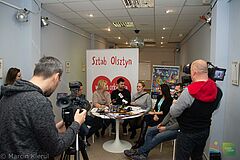 Uczestnicy konferencji prasowej w Galerii Dobro