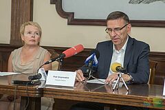 Prezydent Piotr Grzymowicz i przewodnicząca Ewa Zakrzewska podczas konferencji w sprawie OBO