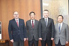 na zdjęciu: delegacja olsztyńskich instytucji naukowych w towarzystwie przedstawicieli japońskiego uniwersytetu