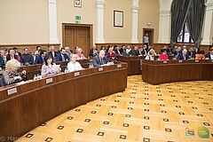 Olsztyńscy radni podczas obrad zasiadający w ławach